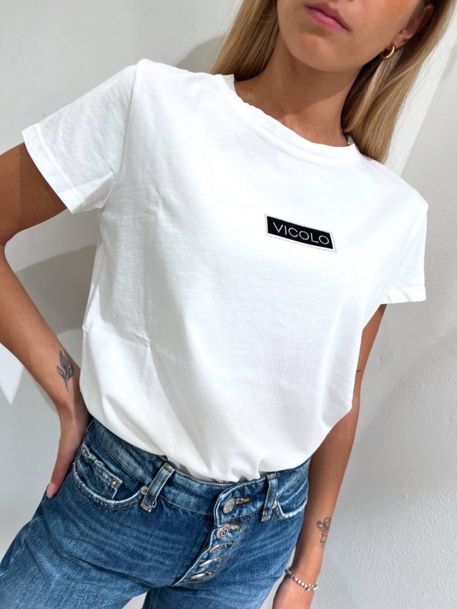Shop Online T-shirt girocollo bianca targhetta logo Vicolo