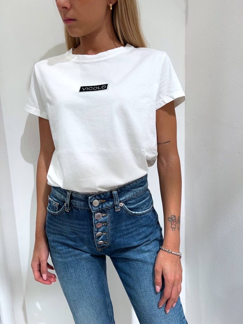Shop Online T-shirt girocollo bianca targhetta logo Vicolo