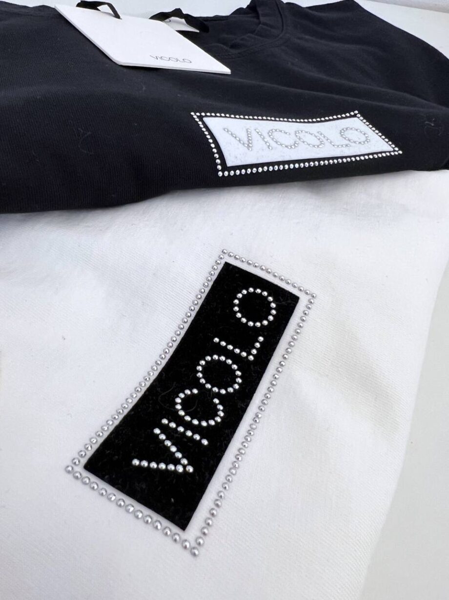 Shop Online T-shirt girocollo nera targhetta logo Vicolo