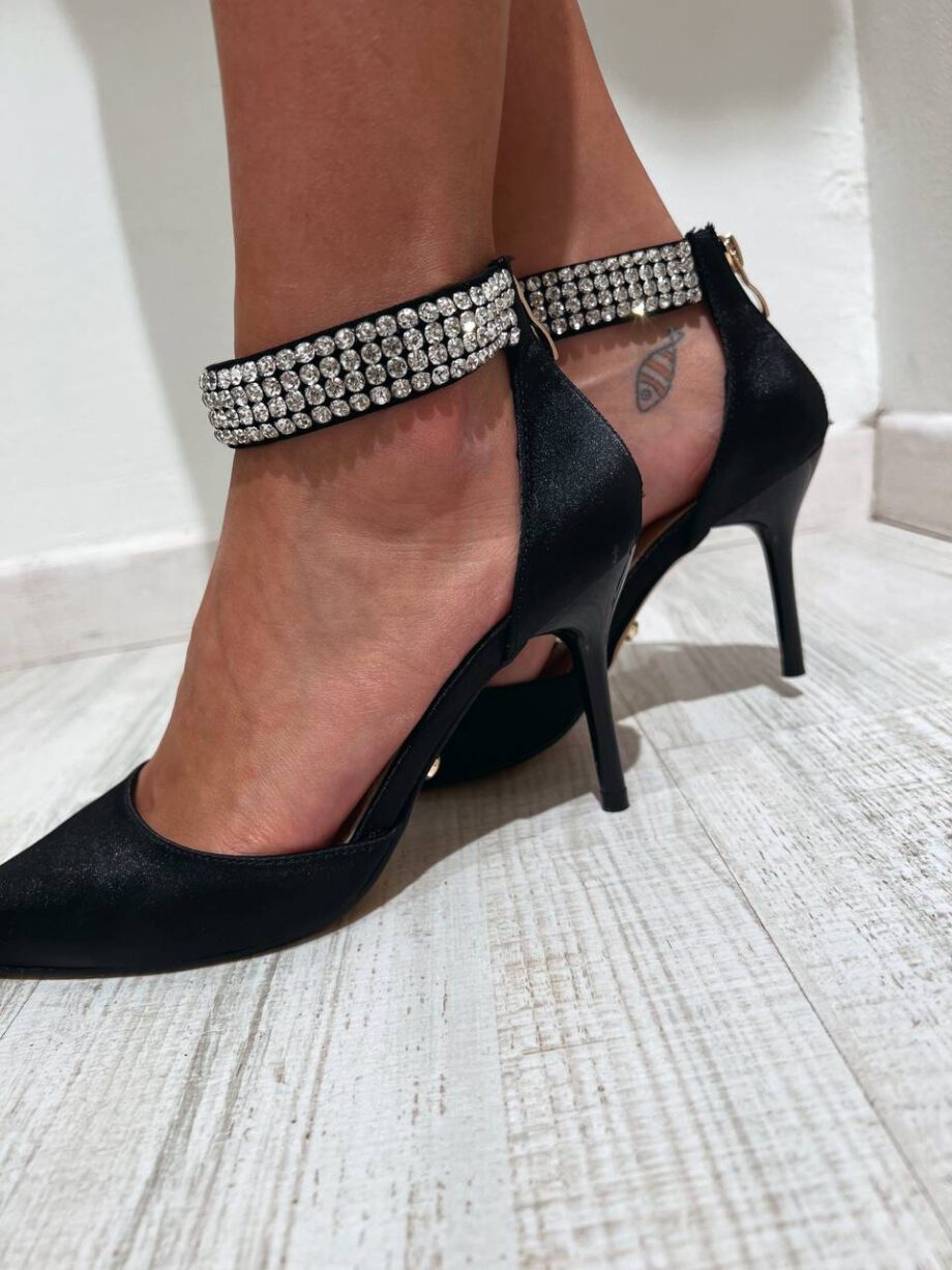 Shop Online Decolleté Aralia nero in raso con strass Twentyfourhaitch