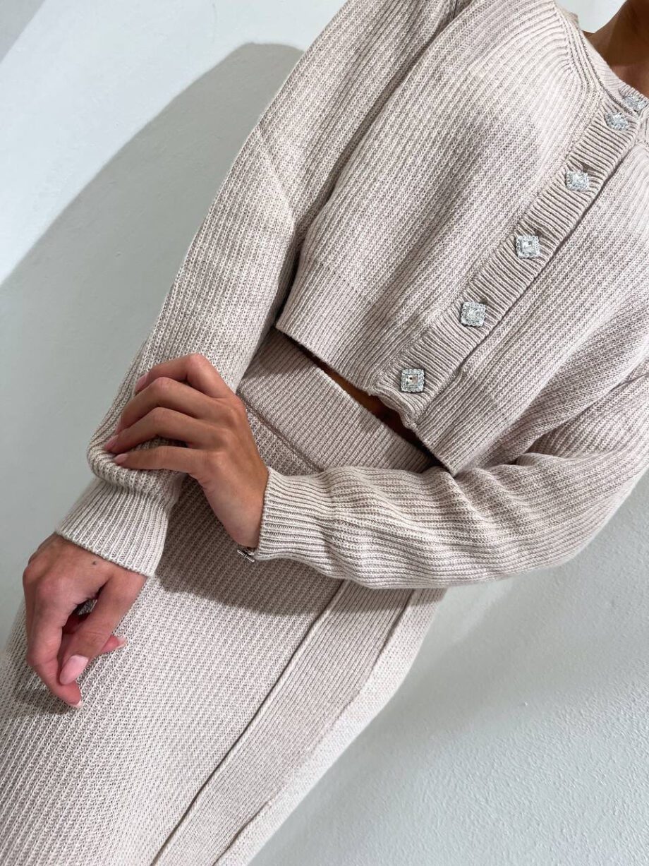 Shop Online Cardigan crop in maglia beige bottoni gioiello So Allure