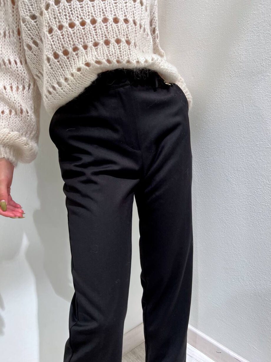 Shop Online Pantalone nero a sigaretta con elastico Souvenir