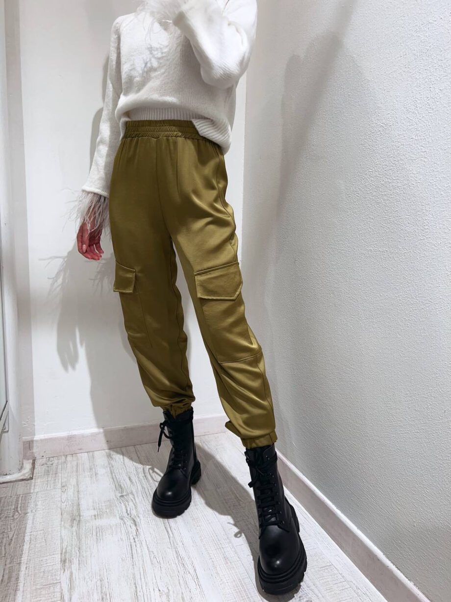 Shop Online Pantalone cargo in raso olio So Allure