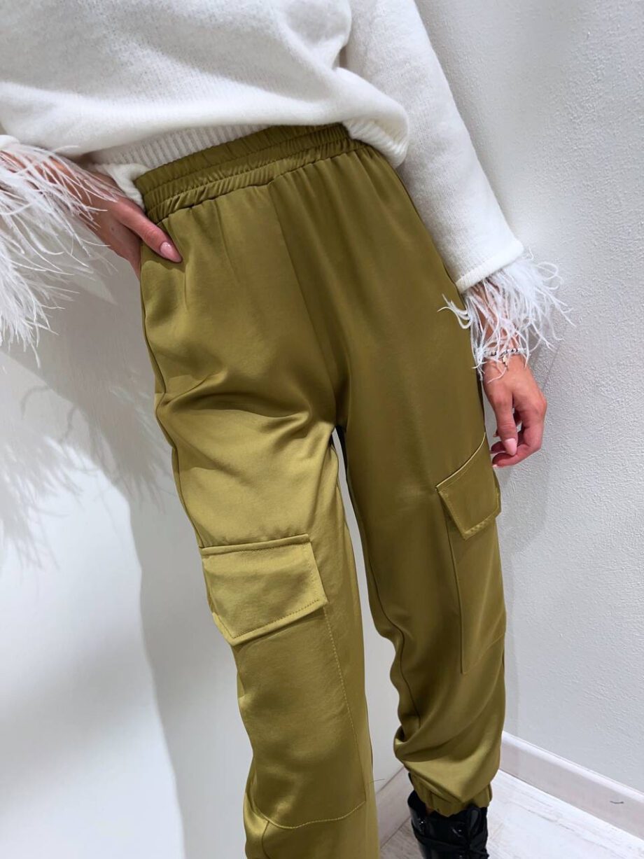 Shop Online Pantalone cargo in raso olio So Allure