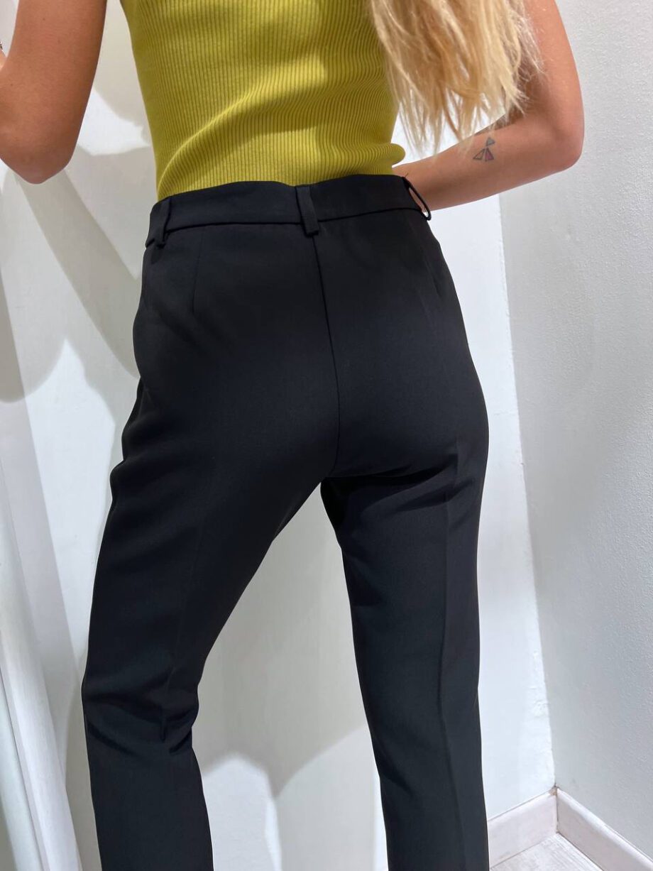 Shop Online Pantalone nero a zampetta con pieghe Have One