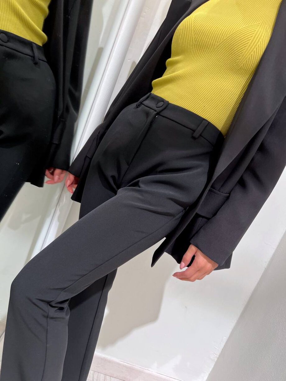 Shop Online Pantalone nero a zampetta con pieghe Have One