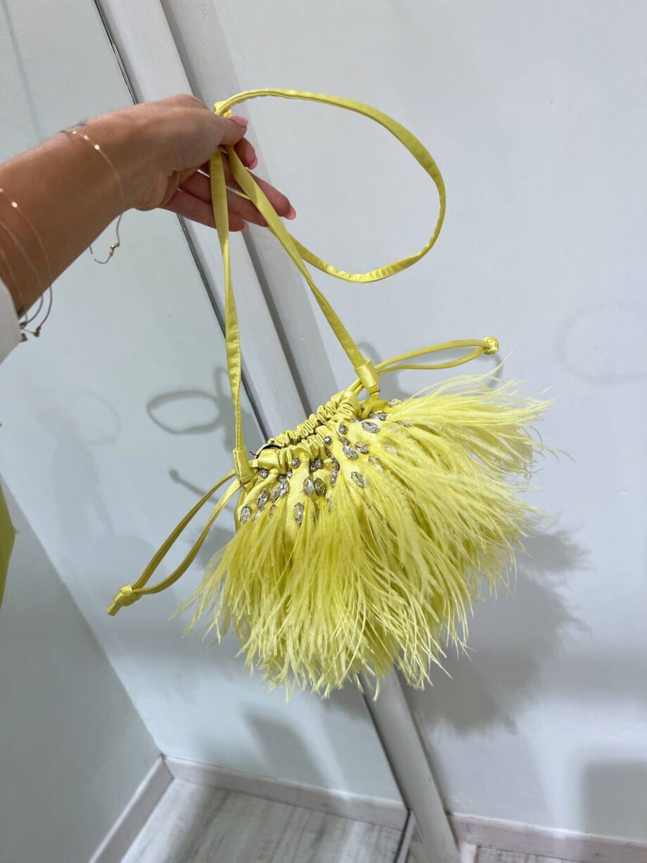 Shop Online Mini secchiello in raso giallo con piume Twentyfourhaitch