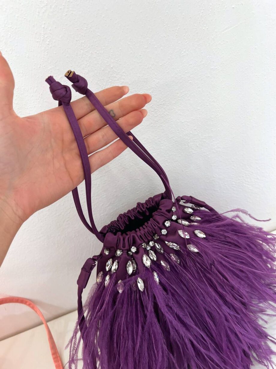 Shop Online Mini secchiello in raso viola con piume Twentyfourhaitch