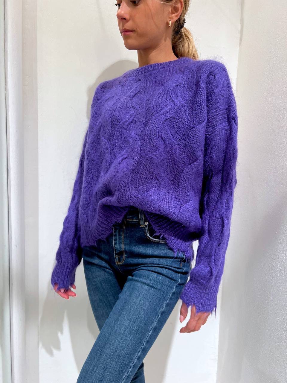 Maglione viola con trecce in mohair Kontatto