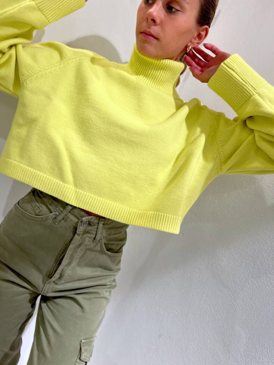 Shop Online Maglioncino crop giallo fluo in viscosa So Allure