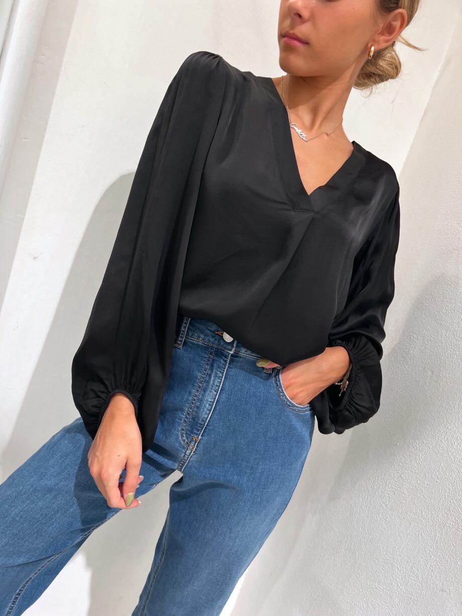 Shop Online Blusa nera maniche palloncino Have One