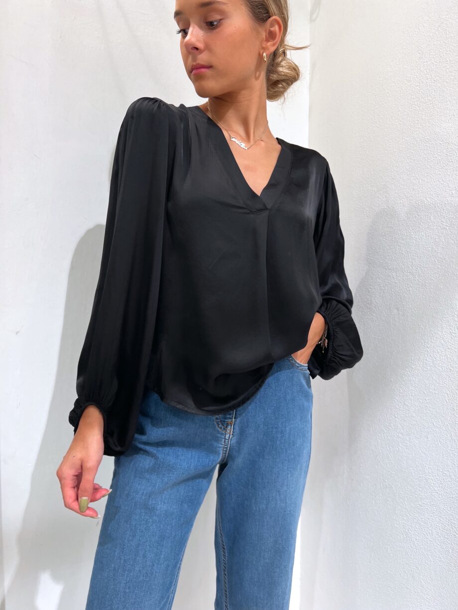 Shop Online Blusa nera maniche palloncino Have One