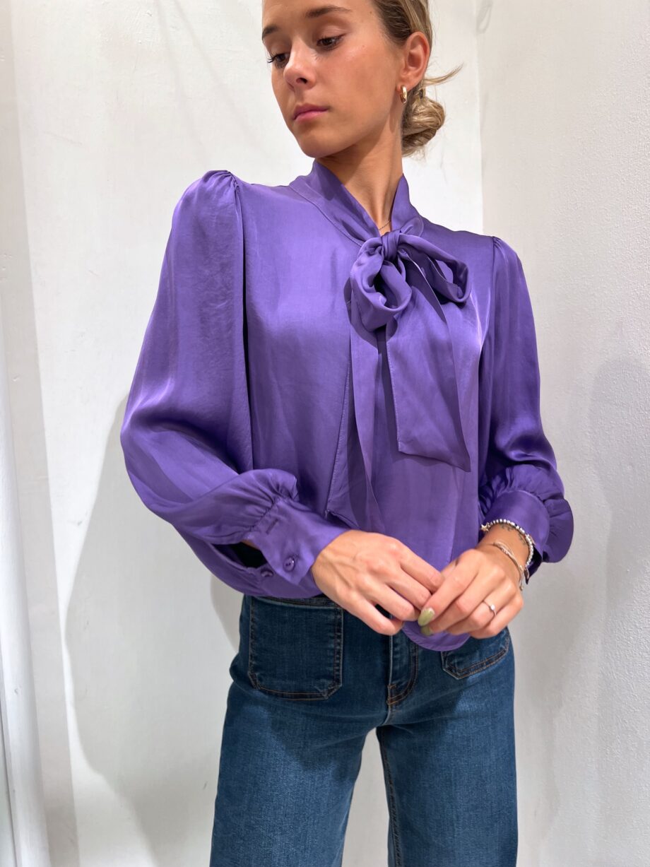 Shop Online Blusa in raso viola con fiocco Have One