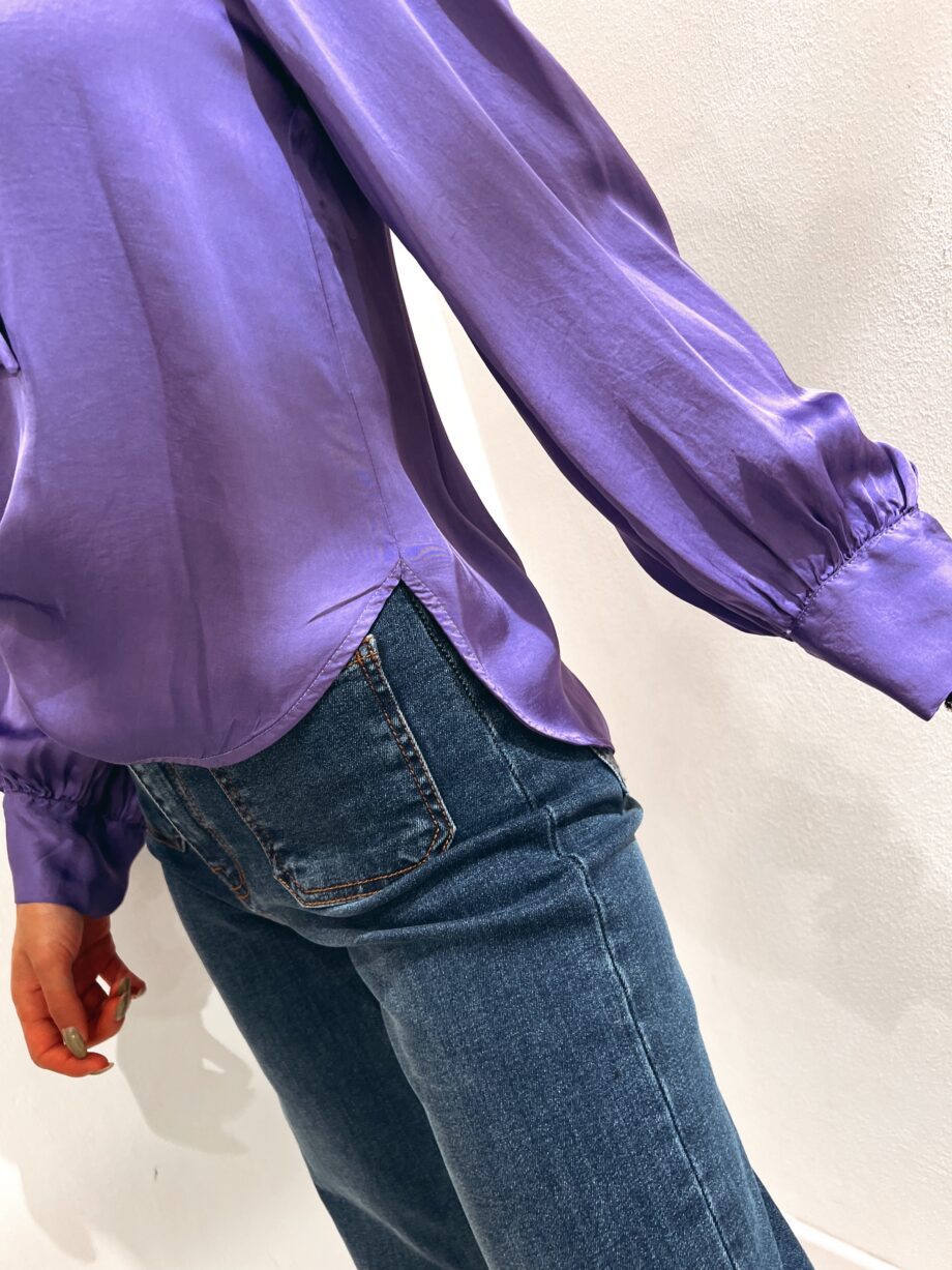 Shop Online Blusa in raso viola con fiocco Have One