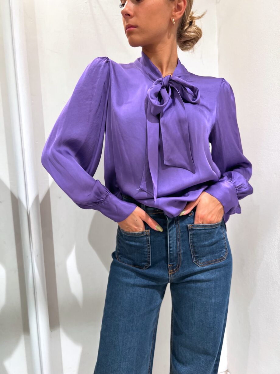 Shop Online Blusa in raso viola con fiocco Have One