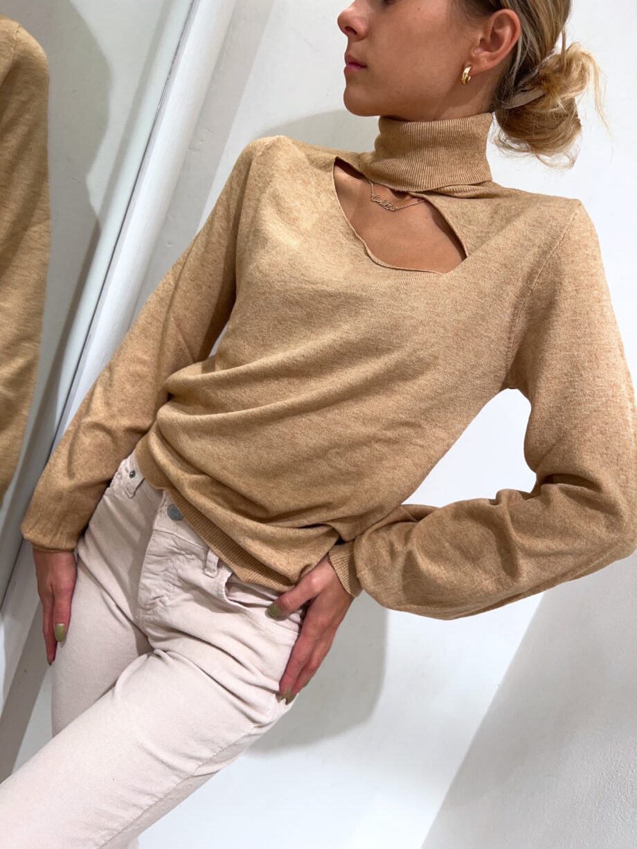 Shop Online Maglioncino beige cut out in viscosa Have One