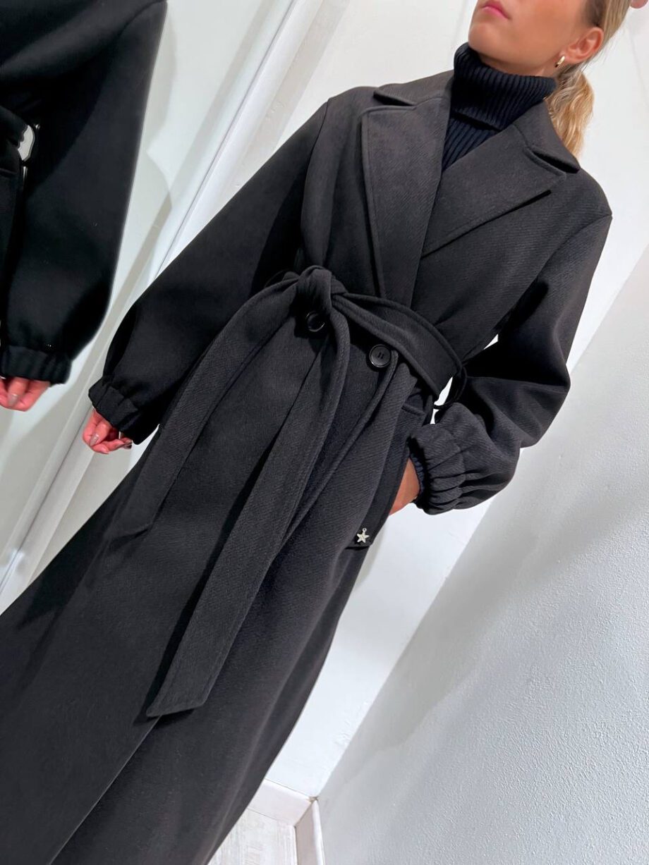 Shop Online Cappotto nero con fusciacca e spacchi Souvenir