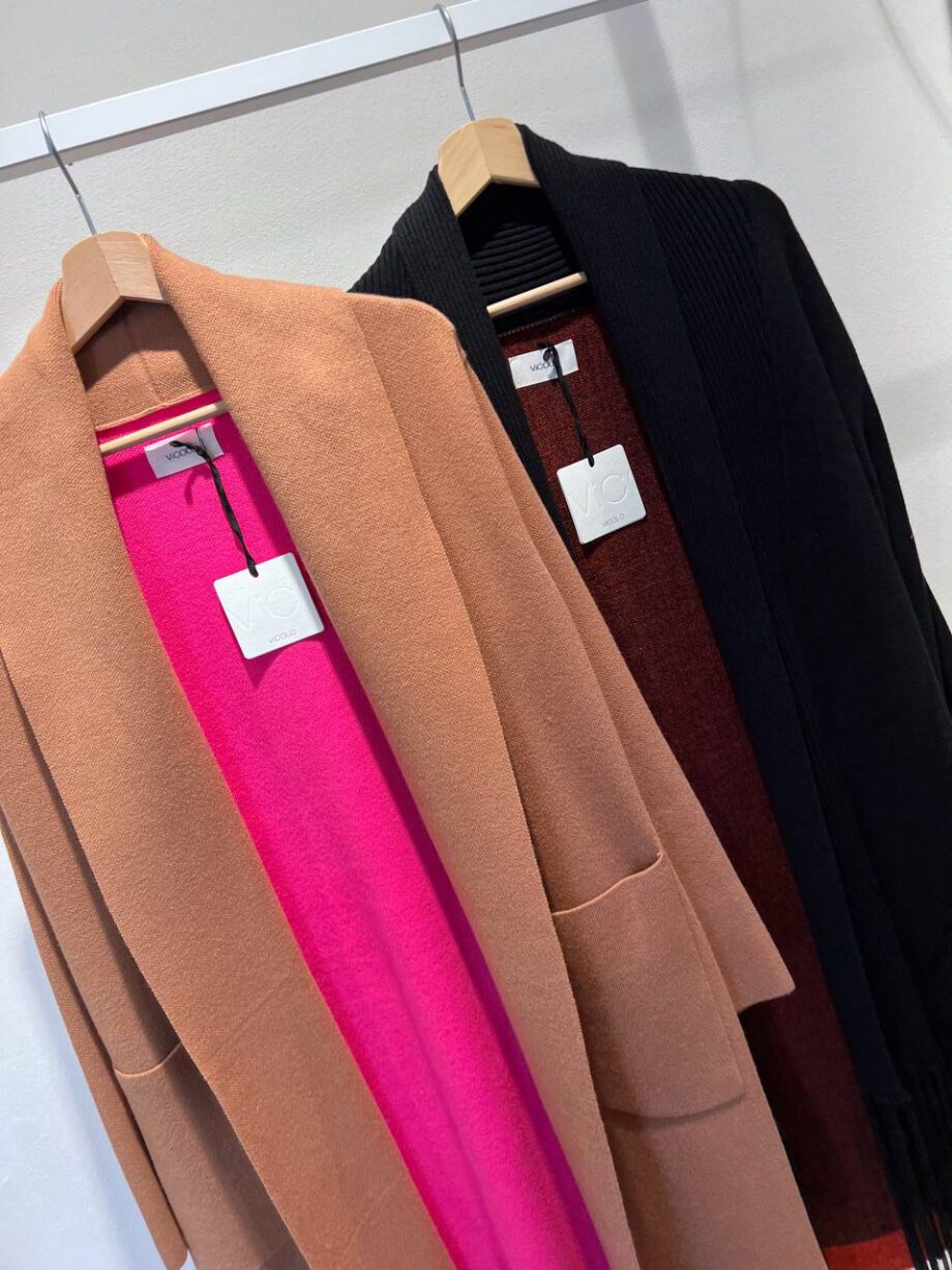 Shop Online Cappotto in maglia beige e fucsia con frange Vicolo