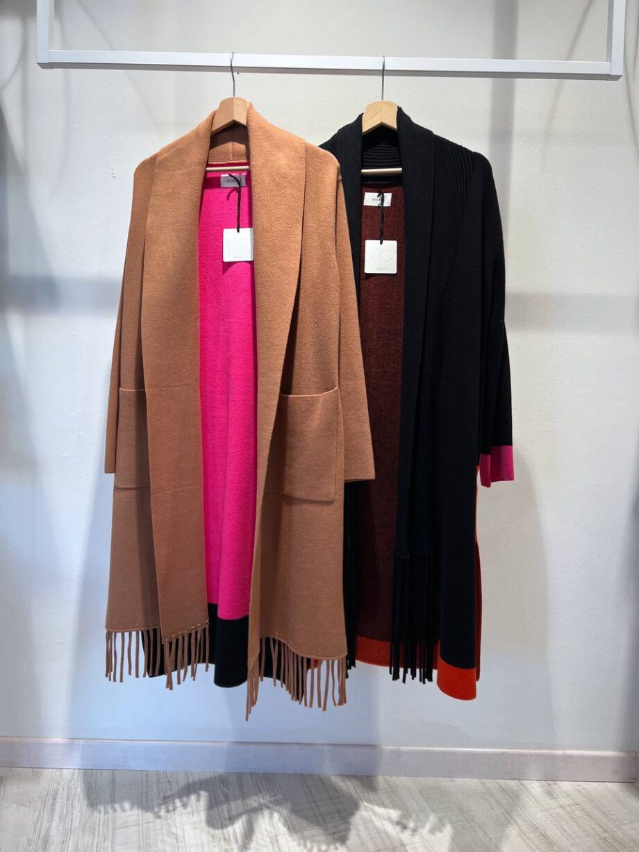 Shop Online Cappotto in maglia beige e fucsia con frange Vicolo