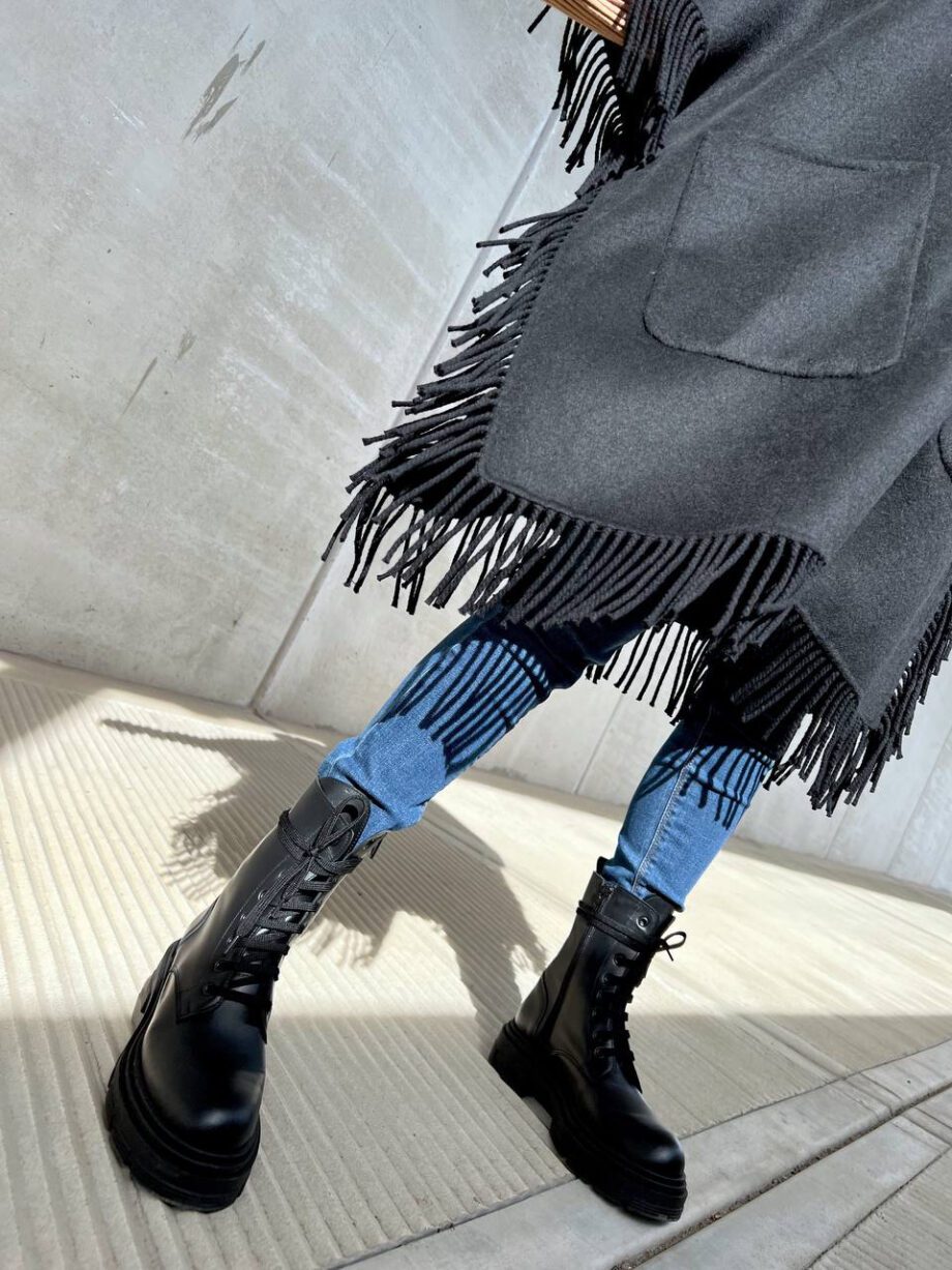 Shop Online Poncho oversize con frange nero Vicolo