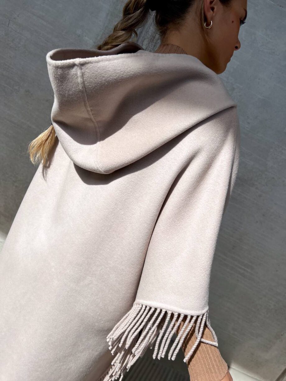 Shop Online Poncho oversize con frange beige Vicolo