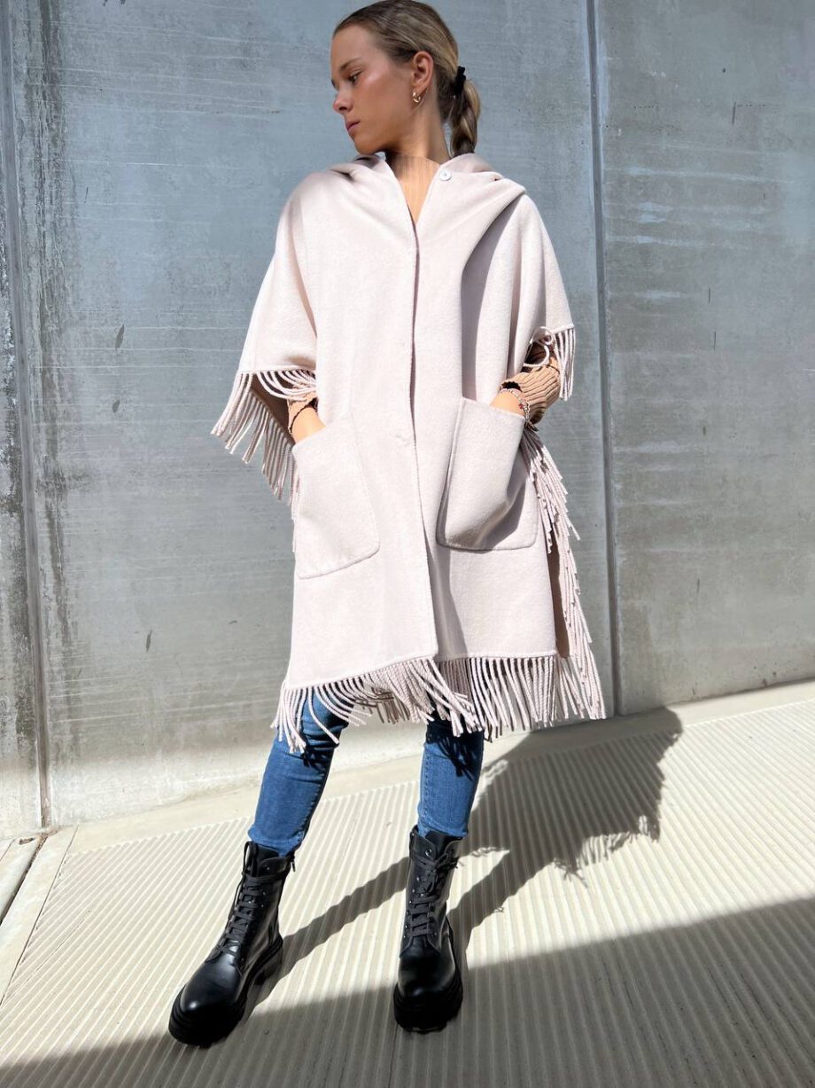 Shop Online Poncho oversize con frange beige Vicolo