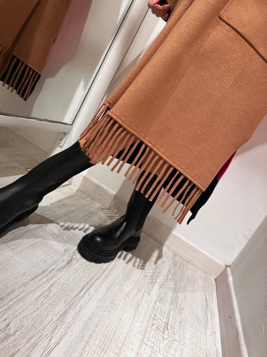 Shop Online Cappotto in maglia beige e fucsia con frange Vicolo