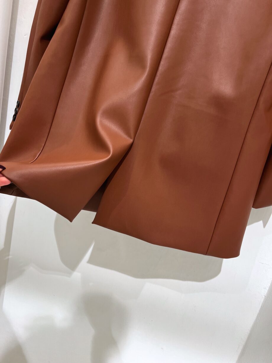 Shop Online Blazer in ecopelle marrone con cintura Vicolo
