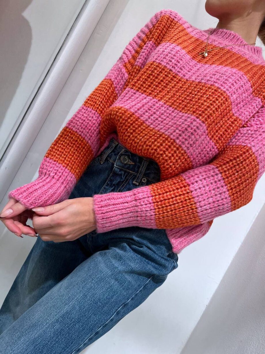 Shop Online Maglione girocollo a righe arancio e rosa Have One