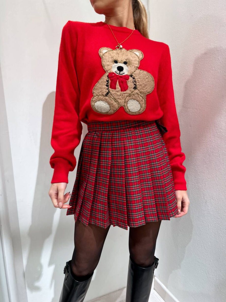 Shop Online Maglione girocollo rosso con patch orsetto Vicolo