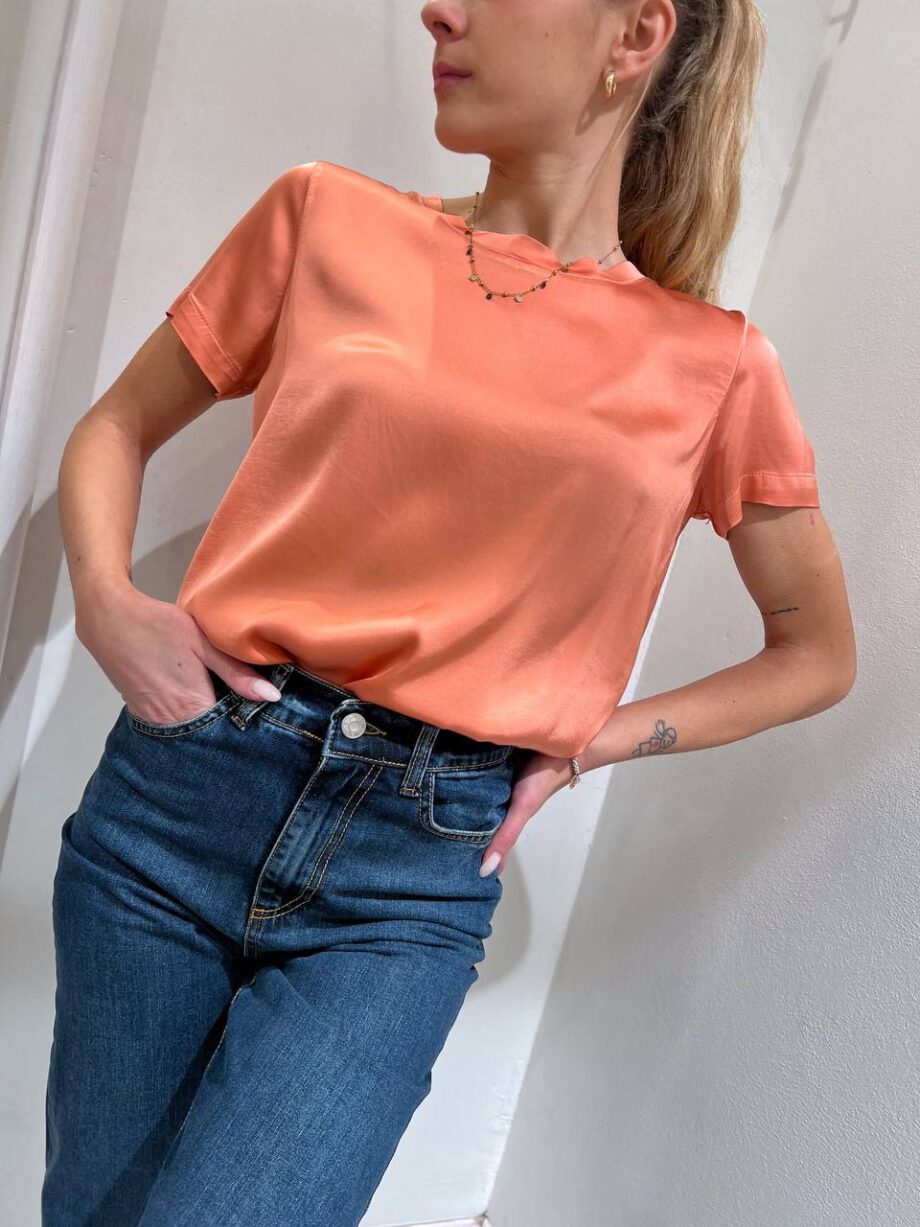 Shop Online T-shirt girocollo salmone in viscosa Have One