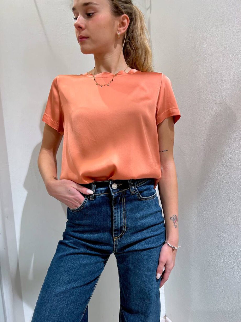 Shop Online T-shirt girocollo salmone in viscosa Have One