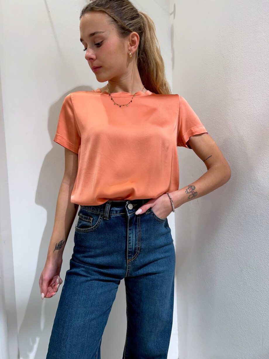 Shop Online T-shirt girocollo salmone in viscosa Have One