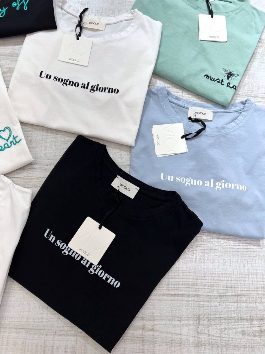 Shop Online T-shirt oversize menta con scritta ricamo Vicolo