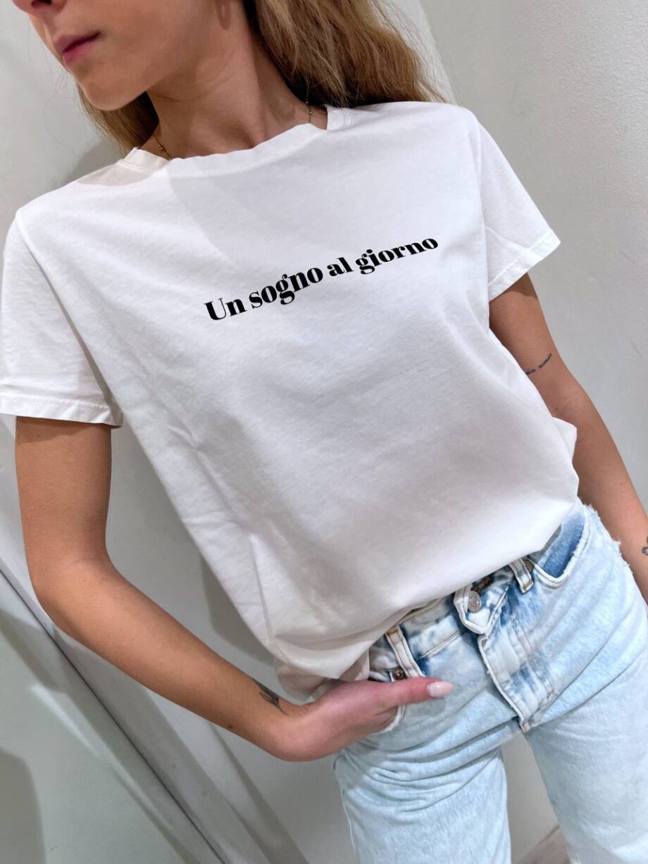 Shop Online T-shirt girocollo bianca con scritta Vicolo