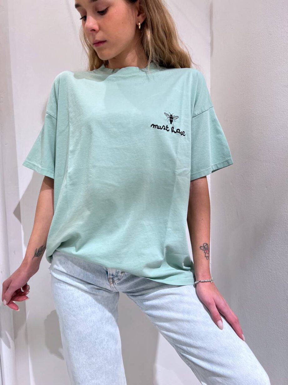 Shop Online T-shirt oversize menta con scritta ricamo Vicolo