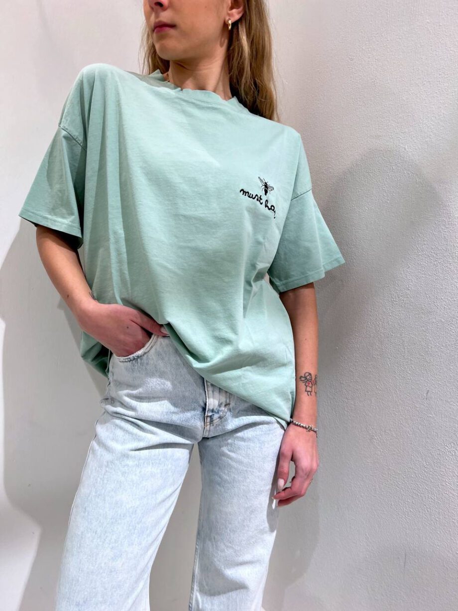 Shop Online T-shirt oversize menta con scritta ricamo Vicolo