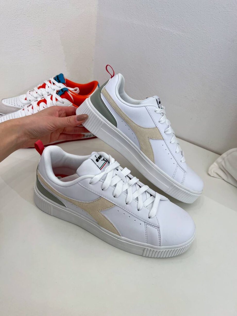 Shop Online Sneakers Amber bianche beige e verde salvia Diadora