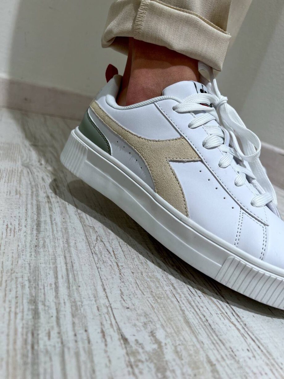 Shop Online Sneakers Amber bianche beige e verde salvia Diadora