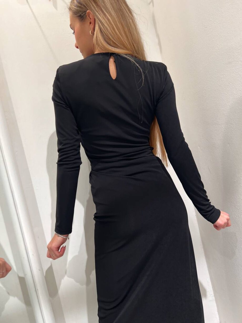 Shop Online Vestito lungo nero cut out e drappeggio The Lulù