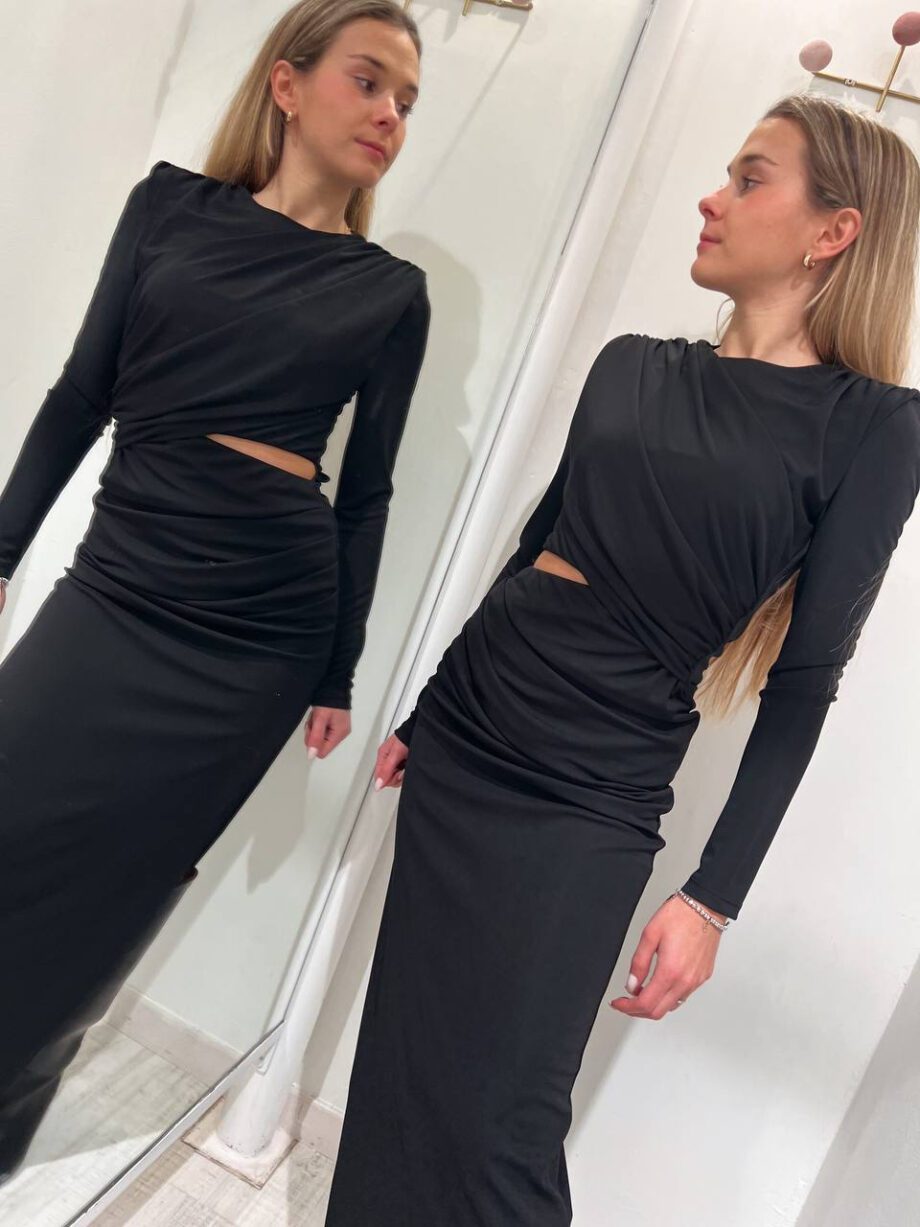 Shop Online Vestito lungo nero cut out e drappeggio The Lulù