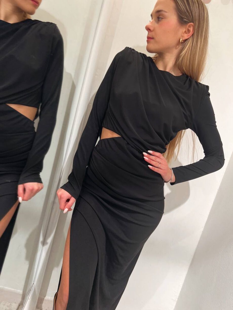 Shop Online Vestito lungo nero cut out e drappeggio The Lulù