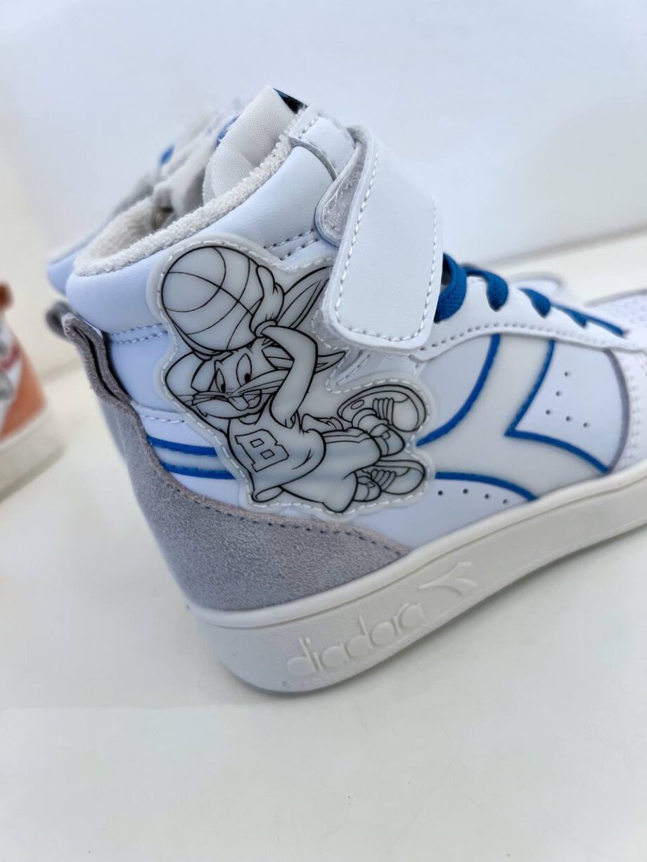 Shop Online Sneakers magic basket mid bianche e azzurre Looney Tunes Diadora
