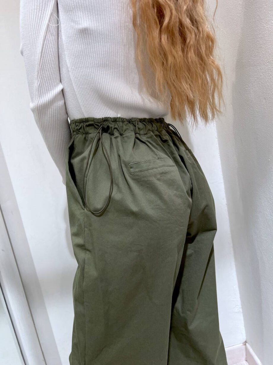 Shop Online Pantalone ampio verde militare con elastici Vicolo