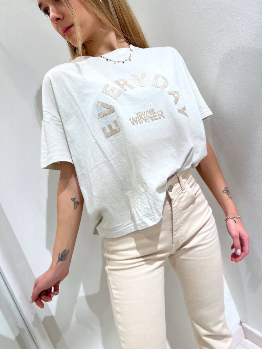 Shop Online T-shirt con scritta beige Have One