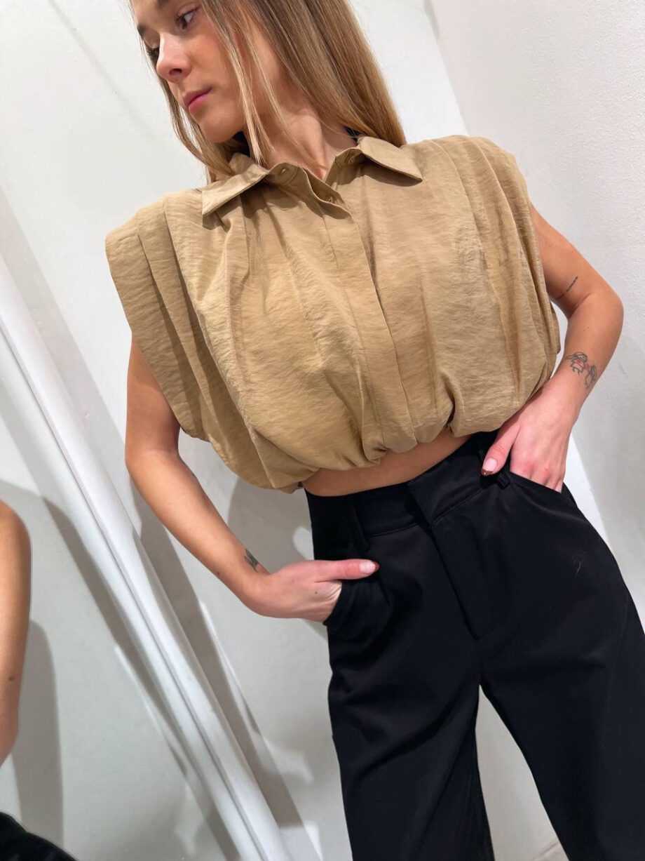 Shop Online Camicia crop beige arricciata The Lulù