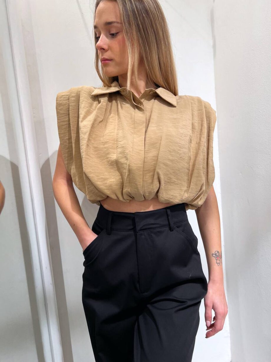 Shop Online Camicia crop beige arricciata The Lulù