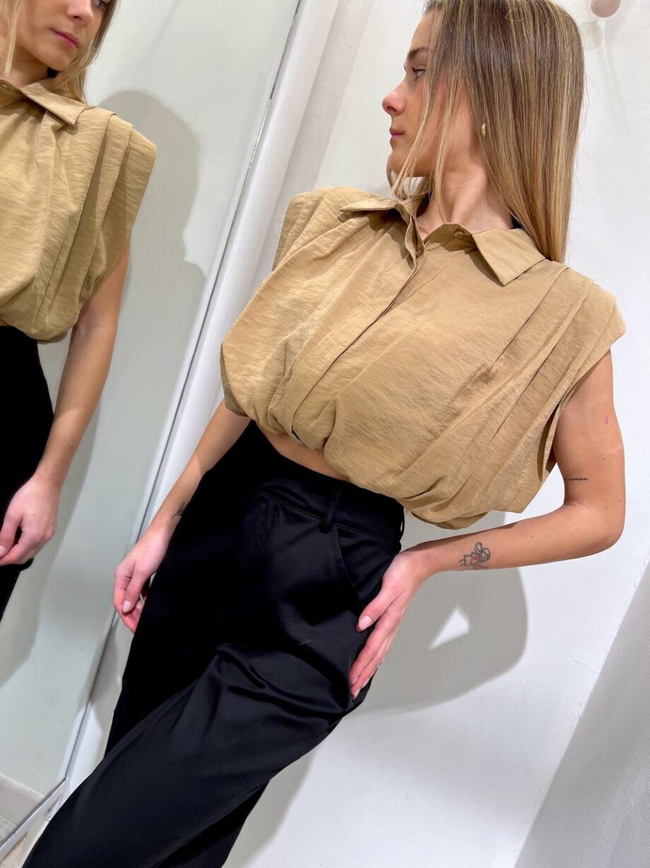 Shop Online Camicia crop beige arricciata The Lulù