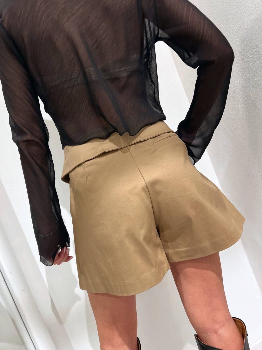 Shop Online Minigonna pantaloncino beige con risvolto vita The Lulù