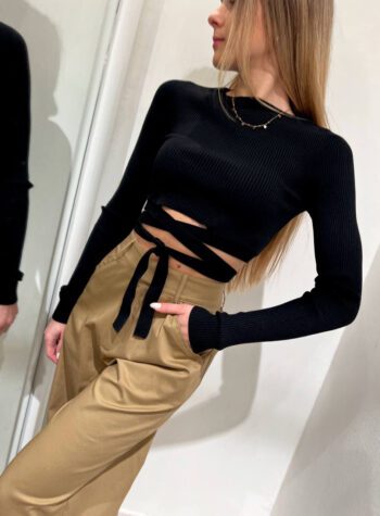 Shop Online Top crop in maglia nero con lacci The Lulù